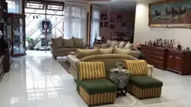 Dijual Rumah Luas Nyaman di Taman Aries, Jakarta Barat