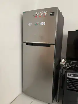 (BEKAS) DIJUAL KULKAS SAMSUNG 2 PINTU INVERTER 384 L RT38 SILVER