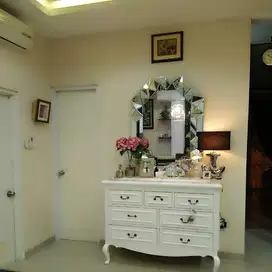 Rumah Furnished Siap Huni Lokasi Strategis Dekat Sekolah dan Mal