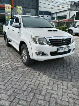 Hilux G manual 4x4. Nego