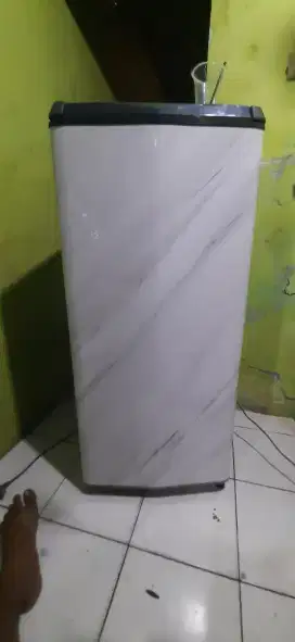 Kulkas 1 pintu AQUA GRATIS ANTAR