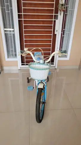 SEPEDA ANAK WIM CYCLE FROZEN BLUE WHITE MASIH 90 PERSEN JARANG PAKAI