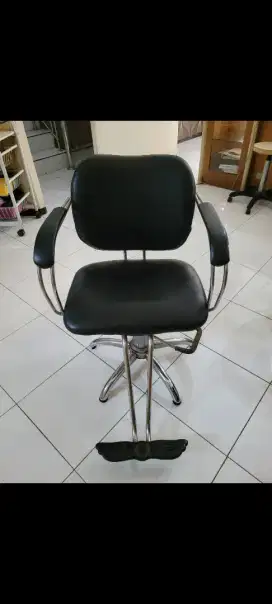 Kursi hidrolik untuk gunting rambut dan make up