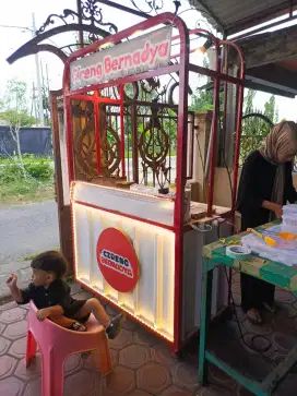 BOOTH ROMBONG SEMI CONTAINER