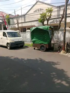 Rumah hitung tanah di Tebet Barat, Jalan lebar