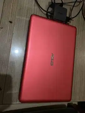 ASUS E202s notebook