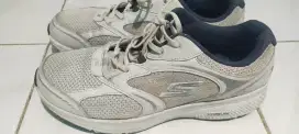 Sepatu Skechers size 40