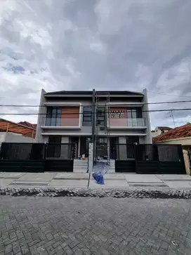 Miliki Rumah 2 Lantai 5KT, 4KM Di Perum. Kutisari Indah Dekat Petra
