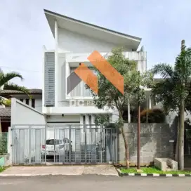 Rumah 2,5 lantai istana regency Pasteur