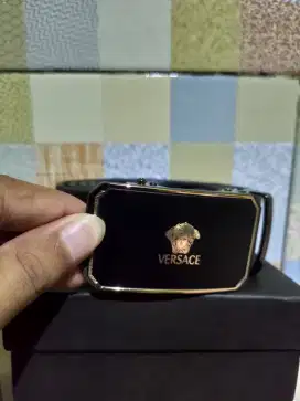 Sabuk Embos Versace