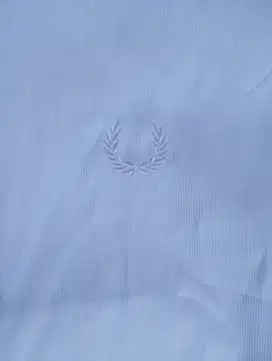 Kemeja putih Fred Perry