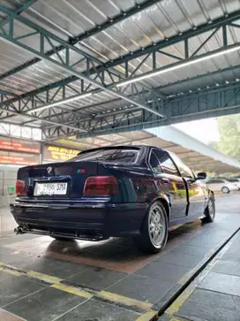 BMW 320i 1994 Bensin