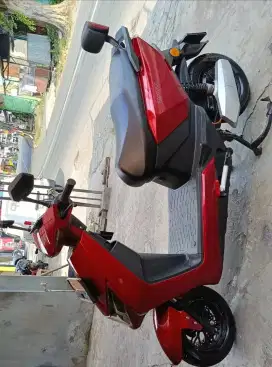 Jual cepat murah, motor listrik davigo lithium dragon merah. Plat B.