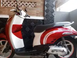Motor Scoopy tahun 2011 plat kabupaten Bekasi
