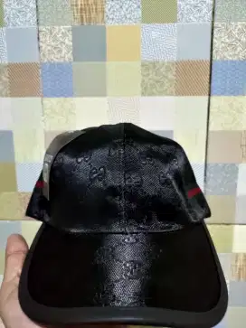Topi Gucci Hitam