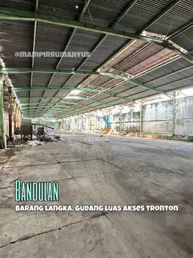 Gudang Akses tronton di kawasan pergudangan di Bandulan Sukun Malang