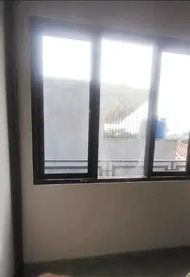 DISEWAKAN RUKO DI AREA STRATEGIS & PARKIRAN LUAS DI RAWAMANGUN JAKARTA