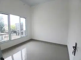 Rumah 2 Lantai Siap Huni Lokasi Strategis dekat Tol di Graha Raya.7498