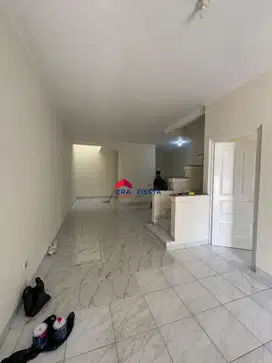 Disewakan Rumah Rapi Terawat Siap Huni di Taman Semanan Indah