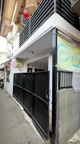 Rumah Murah Kebayoran Lama Jaksel SHM 2.5 Lantai Dekat Akses Publik