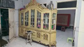 Lemari ukir besar