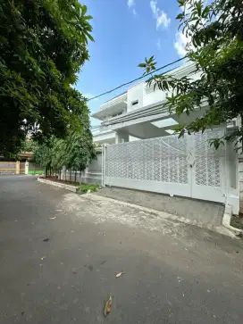 Dijual Rumah Mewah Dalam Komplek Lokasi Tebet Barat