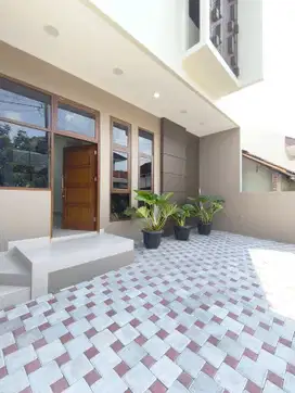 Turun Harga! Dijual Cepat, Rumah 2 Lantai Di Condongcatur Sleman
