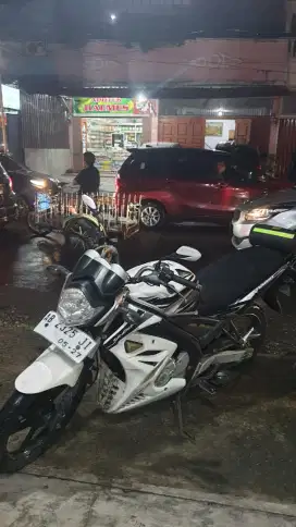 Dijual Cepat Vixion 2012 Putih Mesin Terawat