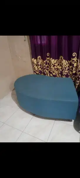 Lemari dan sofa