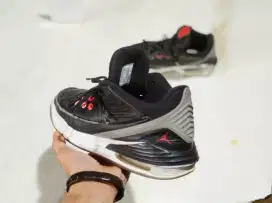 Spatu Basket nike Air Jordan max aura 5