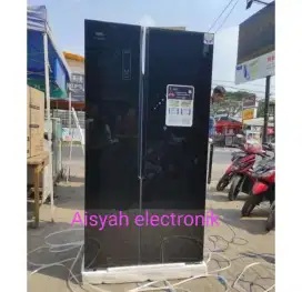 KULKAS SIDE BY SIDE GEA PINTU KIRI KANAN INVERTER 563 LITER BLACK GLAS