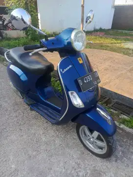 Jual cepat!! Vespa matic LX Biru Tua