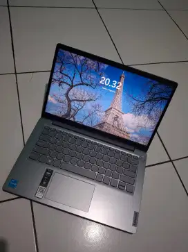 Jual laptop pemakaian baru 3 bulanan