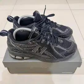 SEPATU NEW BALANCE 1906R BLACK UK 42 PREMIUM