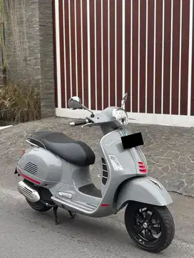 VESPA GTS 150 SUPER SPORT LIKE NEW