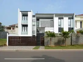 JUAL CEPAT RUMAH MEWAH BANGUN MANDIRI SWIMMING POOL FURNISHED