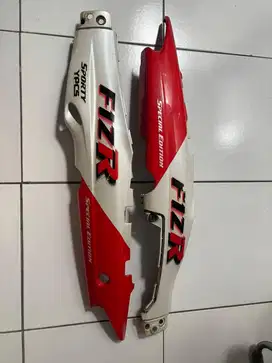 (BEKAS SEPERTI BARU) BODY F1ZR MARLBORO ORIGINAL LEPASAN DARI MOTOR
