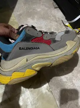 Sepatu balenciaga