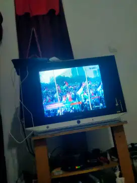 Tv tabung Polytron