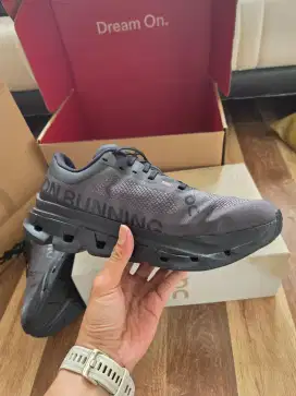 SEPATU ON CLOUDFLOW 5 SIZE 8.5 WARNA BLACK BLACK