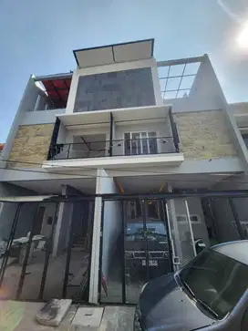 Dijual Rumah Baru 3lt akses Jalan 2mobil di Duri Kepa