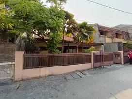 Dijual Rumah Lama – Hitung Tanah - Strategis, Tomang, Jakarta Barat