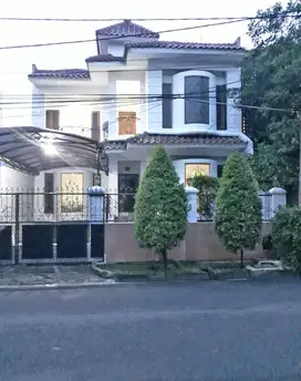 Rumah di Gedung Hijau Pondok Indah Jakarta Selatan