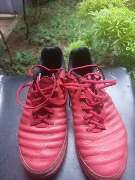 Sepatu futsal nike
