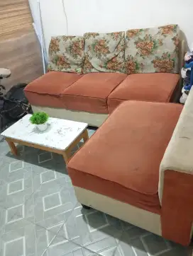 Kursi ruang tamu