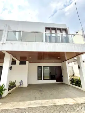 Rumah baru siap huni sangat dekat stasiun Sudimara