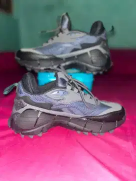 Sepatu Reebok New