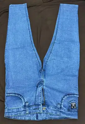 PRELOVED CELANA PEMAKAIAN PRIBADI