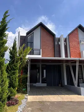 Dijual Villa Cantik Dekat Banyak Tempat Wisata di Oro - oro Ombo, Batu