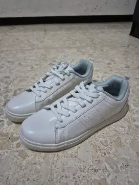Sepatu Sneakers Putih Airwalk